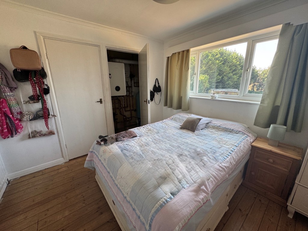 Lot: 167 - DETACHED FOUR-BEDROOM HOUSE - RESIDENTIAL INVESTMENT - Bedroom 2